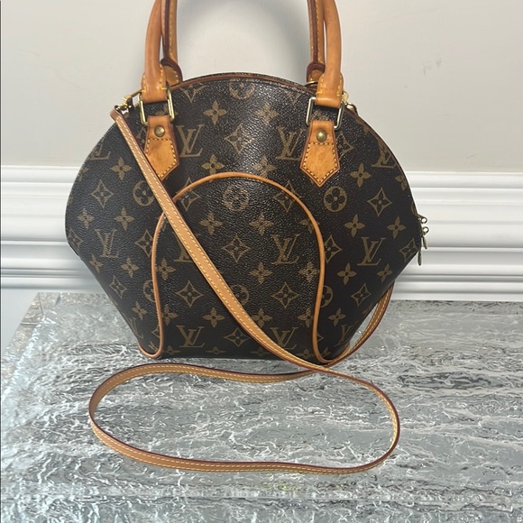 Louis Vuitton Ellipse Monogram Handbag - Picture 2 of 14
